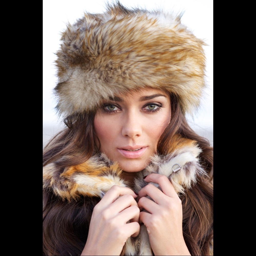 NWOT Forever 21 faux fur Russian hat
